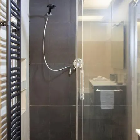 Chic And Elegant Near Metro Station רומא