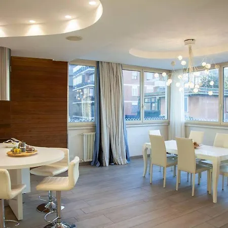 דירה Chic And Elegant Near Metro Station *