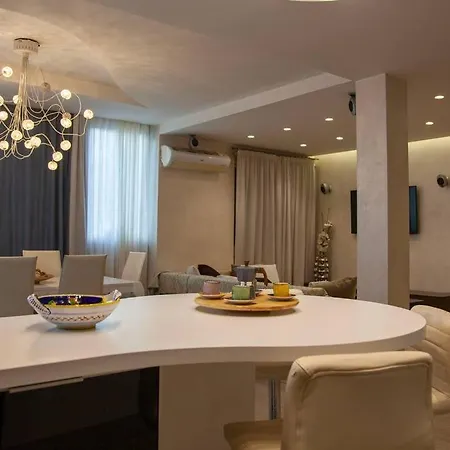 דירה Chic And Elegant Near Metro Station *